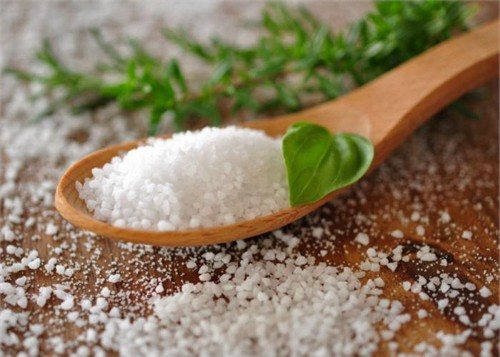 Поваренная соль на даче – необычные способы применения