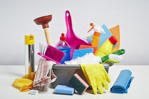 8 советов по хранению средств для уборки в квартире